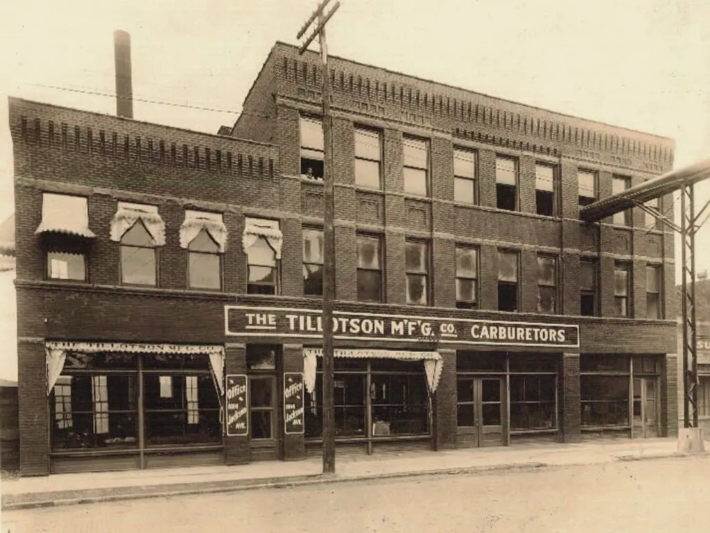 Historická budova firmy The Tillotson Mfg. Co., výrobcu karburátorov